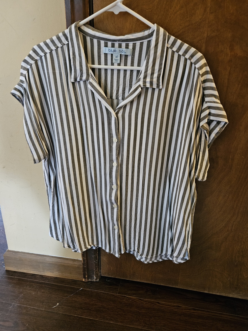 Blue Sol Women's Gray & White Striped Button-Down Blouse